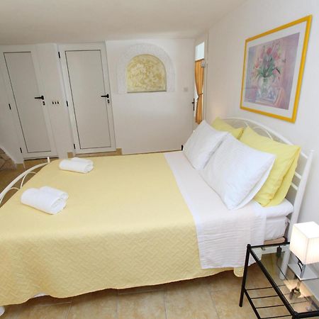 Apartments Knezovic โรวีน ห้อง รูปภาพ