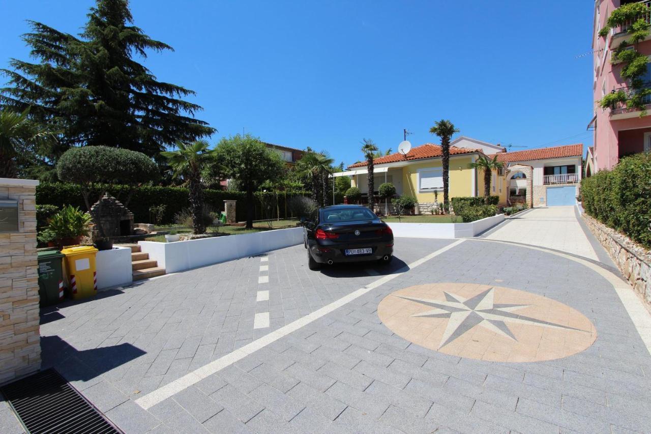 Apartments Knezovic โรวีน ภายนอก รูปภาพ