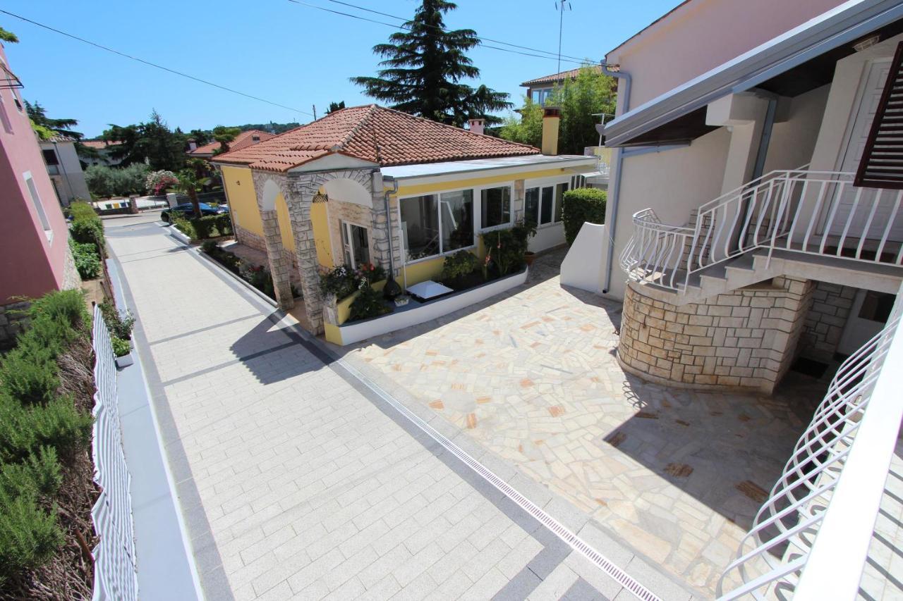 Apartments Knezovic โรวีน ภายนอก รูปภาพ