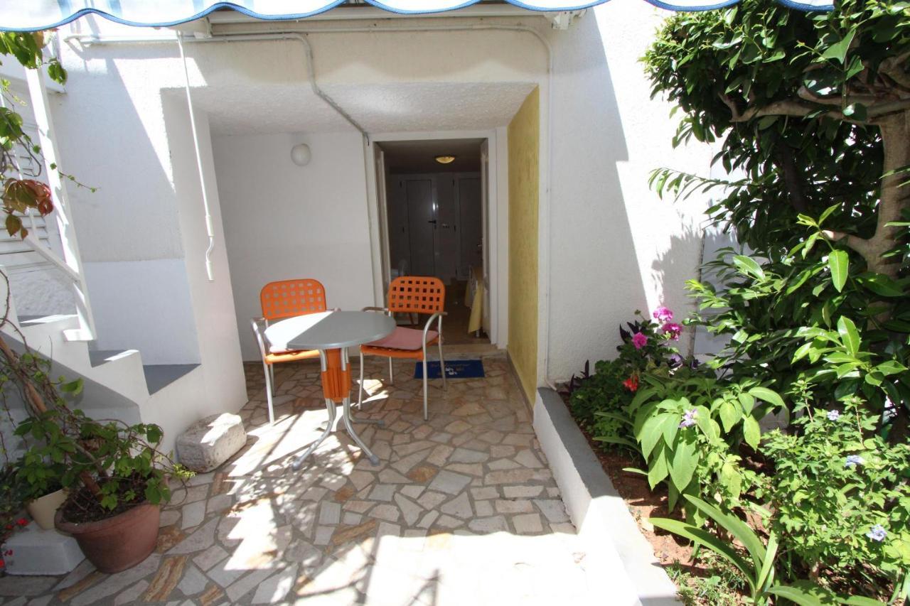 Apartments Knezovic โรวีน ภายนอก รูปภาพ