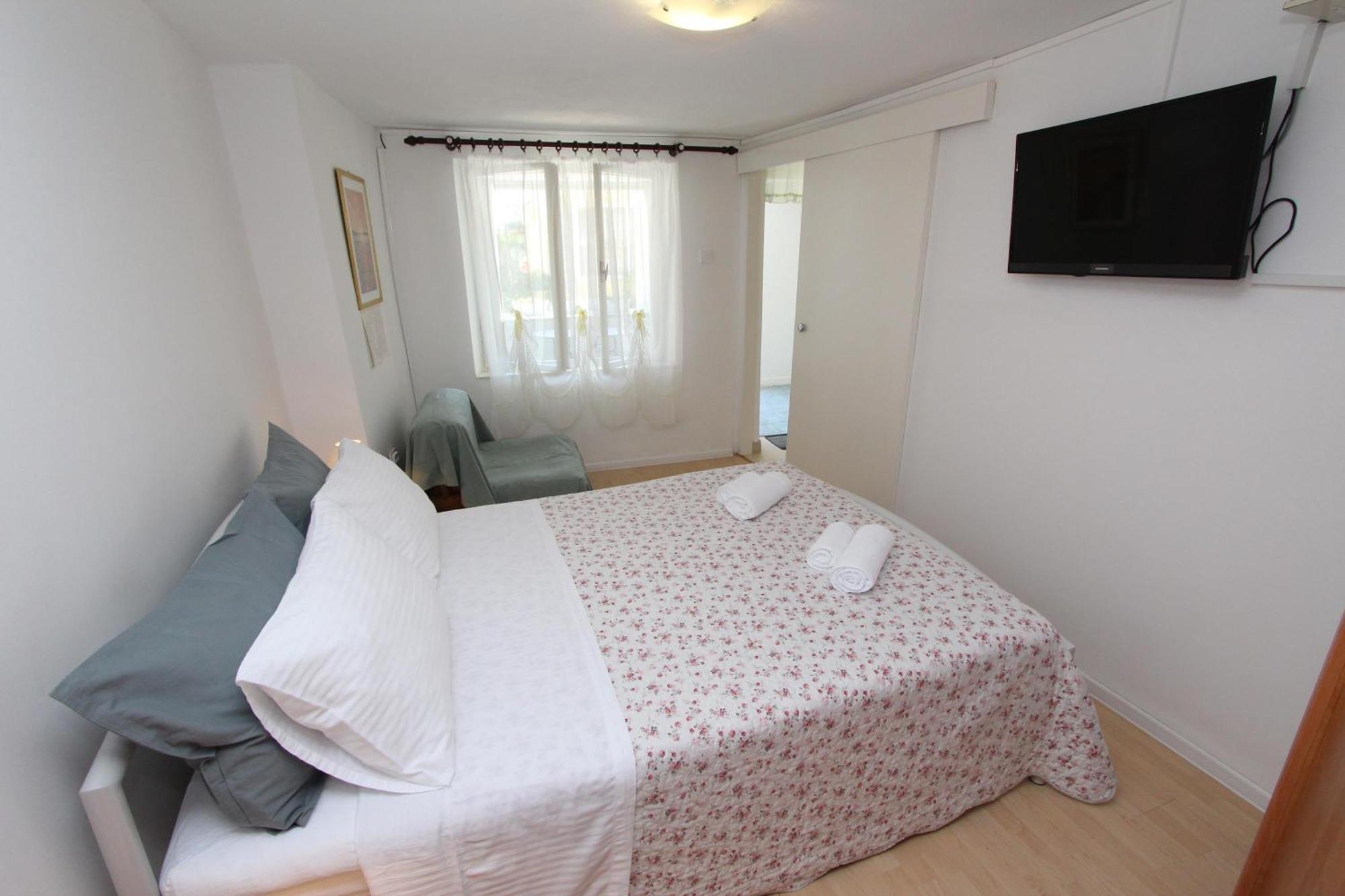 Apartments Knezovic โรวีน ห้อง รูปภาพ