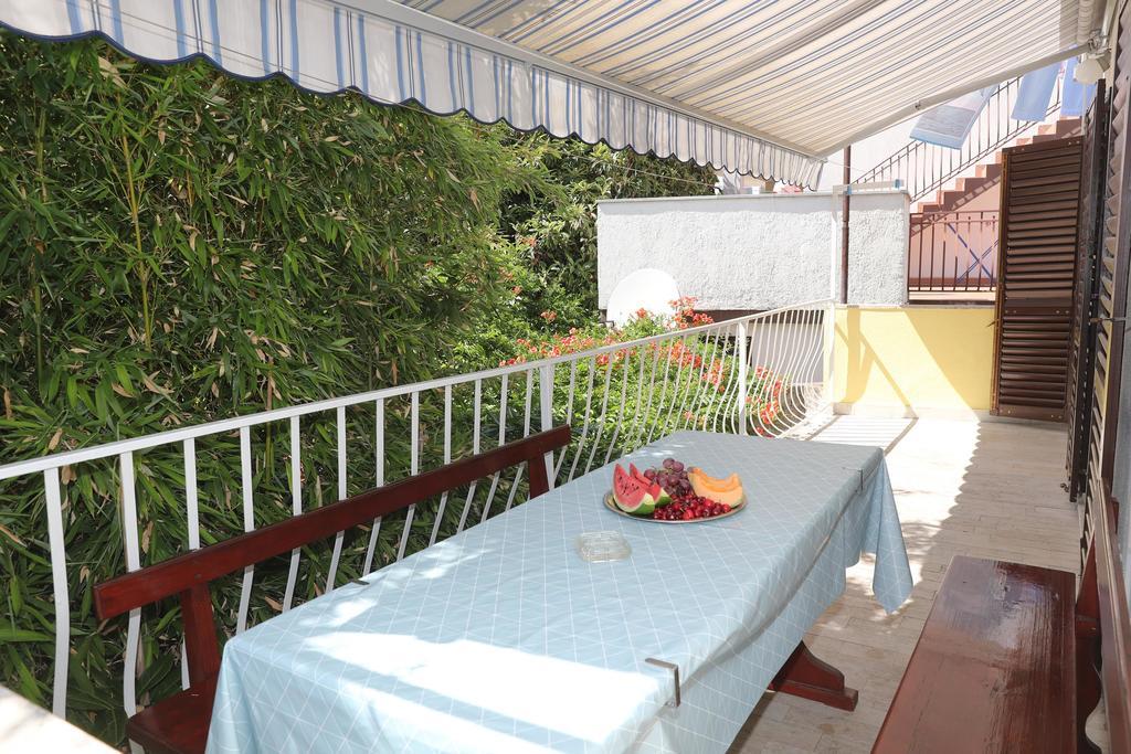 Apartments Knezovic โรวีน ภายนอก รูปภาพ