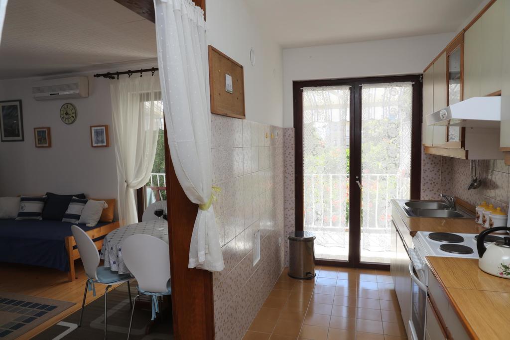 Apartments Knezovic โรวีน ภายนอก รูปภาพ