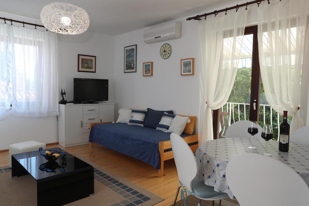 Apartments Knezovic โรวีน ภายนอก รูปภาพ
