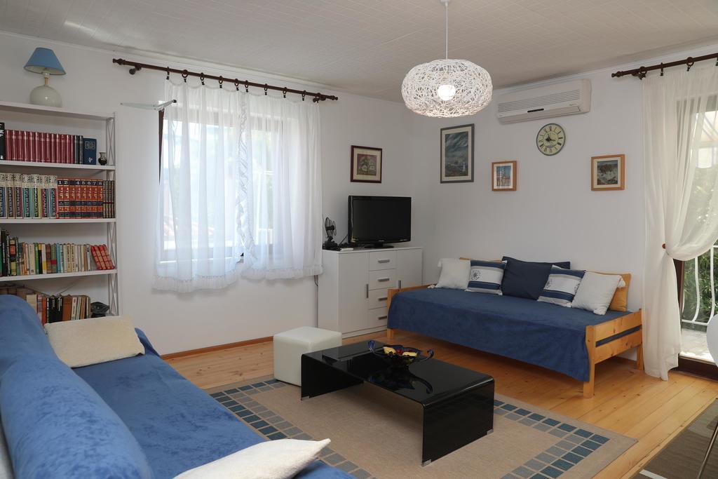 Apartments Knezovic โรวีน ภายนอก รูปภาพ